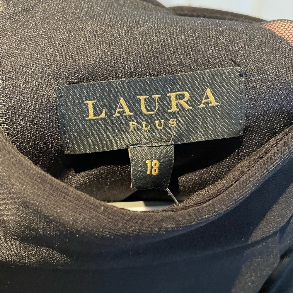 Laura Plus formal black dress with mesh sleeves - Picture 6 of 6